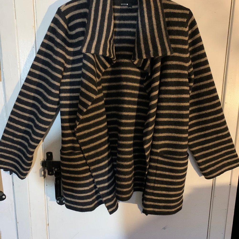outdoor jacket 100% wool Bylyse